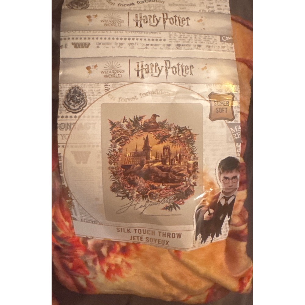 Harry Potter Floral Hogwarts Castle Silk Touch Throw Blanket 50x60 NWT
NWTe